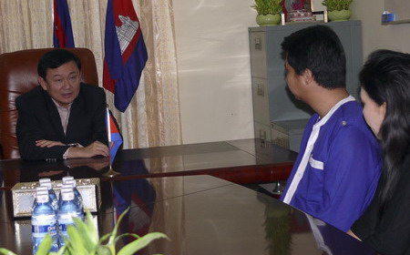 Ex-Thai PM Thaksin Shinawatra arrives in Cambodia