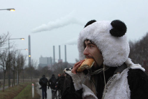 Police battle protesters at climate change conference