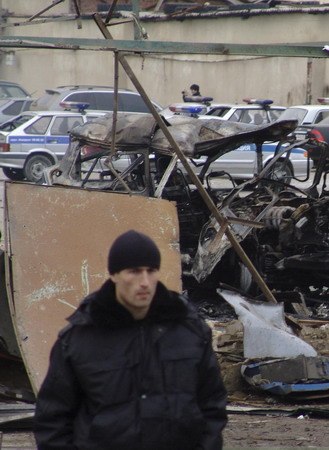 Suicide bombing kills 6 Russian police