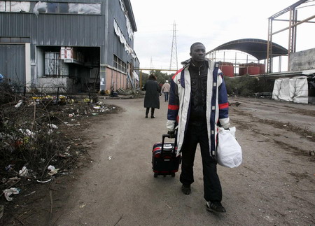 Italy in racism debate as migrants quit riot town