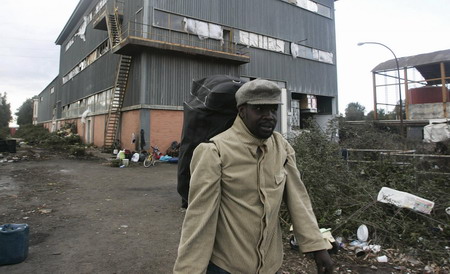 Italy in racism debate as migrants quit riot town