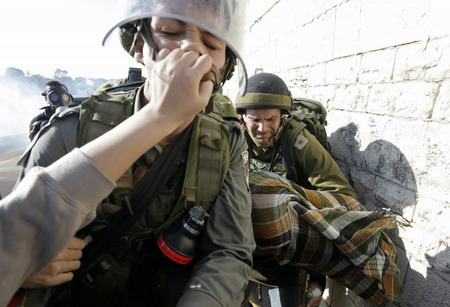 With peace talks frozen, Palestinians back protests