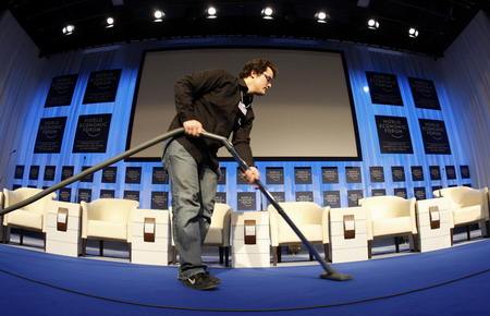 More CEOs plan to hire than fire in 2010: survey