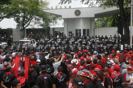 Thai govt ready to talk with red-shirts' leaders