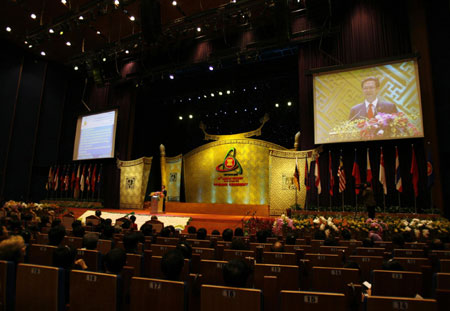 16th ASEAN Summit opens in Hanoi