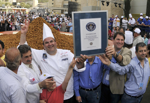 World's biggest plate of falafel displayed in Beirut