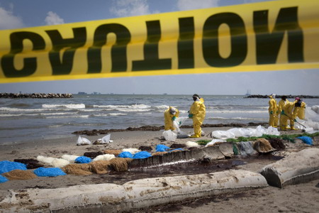 BP to show live video during spill-shutoff bid