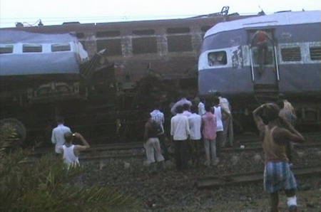 At least 65 die in India train derailment