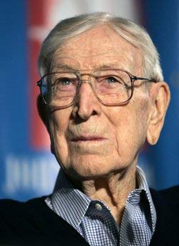 Former UCLA basketball coach John Wooden dies
