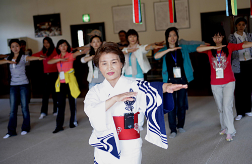 Hey big spenders: Japan courts Chinese tourists