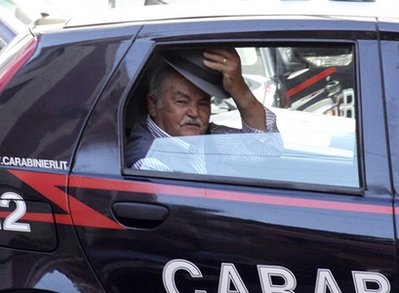 Italy nabs 300 mobsters, reveals new mob structure