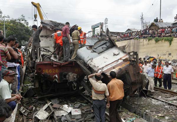 Mystery shrouds deadly train collision in India