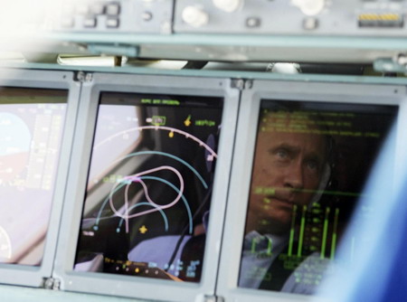 Russian PM pilots plane to fight wildfires