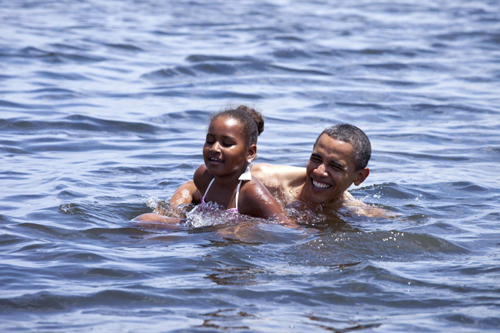 Obama swims in Gulf, says beaches open for business