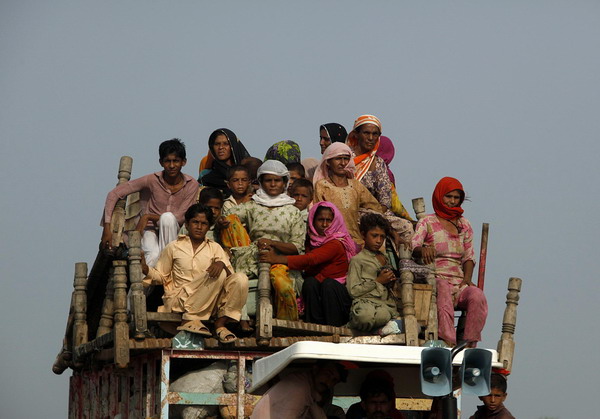 Flooding submerges new towns in Pakistan's south
