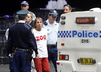 'Spiderman' arrested for scaling Sydney skyscraper