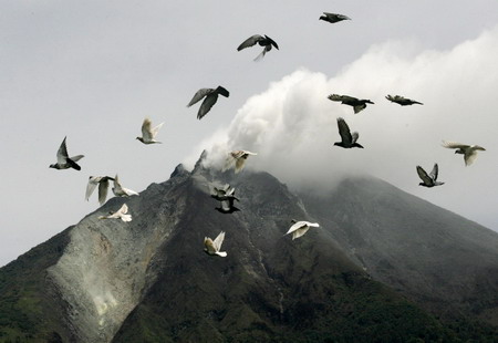 Indonesian volcano re-erupts; strongest one yet