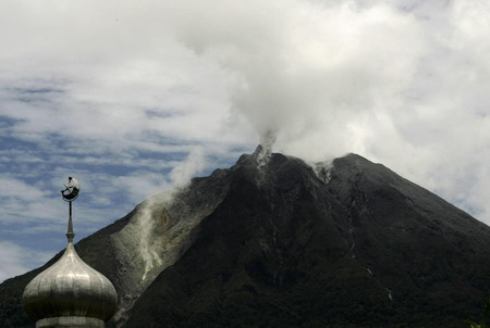 Indonesian volcano re-erupts; strongest one yet