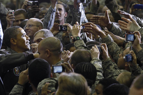 Obama pays surprise visit to US troops in Afghanistan