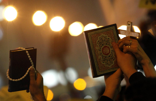 Suspected suicide bomber kills 21 at Egypt church