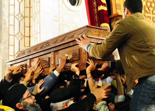 Suspected suicide bomber kills 21 at Egypt church