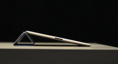 Jobs breaks from medical leave to unveil iPad 2