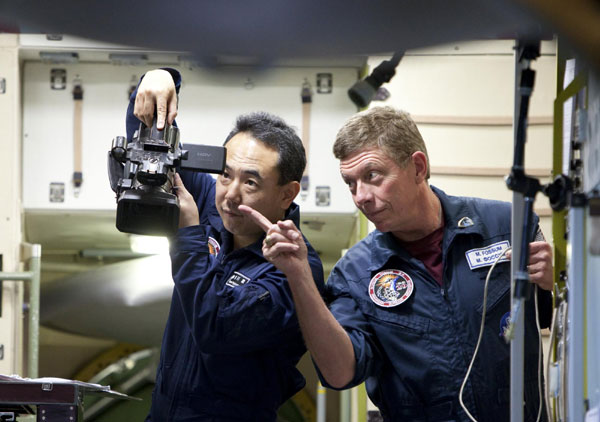 Three-man team to leave for Space Station