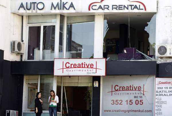 Bicycle bomb wounds 7 in Istanbul