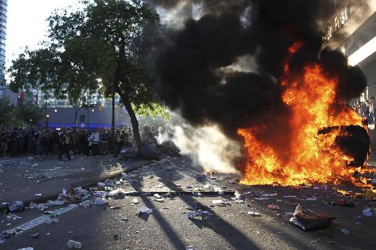 150 injured from hockey fans riot in Vancouver