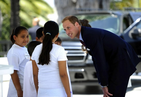 William and Kate show art talent in LA Inner City Art Campus