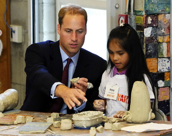 William and Kate show art talent in LA Inner City Art Campus