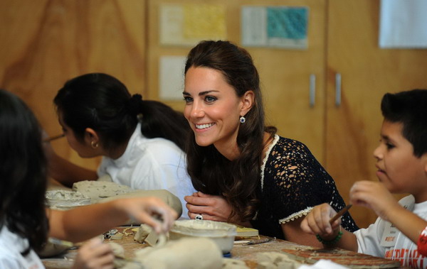 William and Kate show art talent in LA Inner City Art Campus