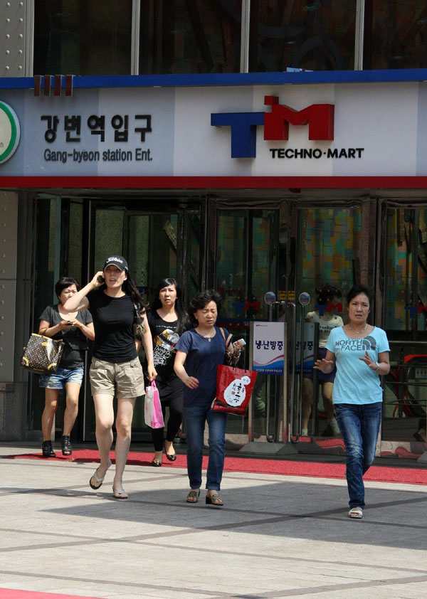 Gym jumping blamed for shaking building