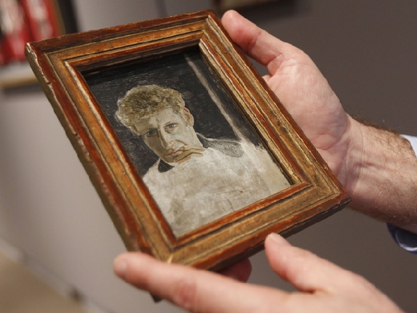 Impressionist art expert David Norman holds artist Lucian Freud's 'Self Portrait' at Sotheby's before its preview exhibition of highlights from its upcoming London sale of Impressionist Modern and Contemporary art in New York in this January 10, 2011 file photo. Leading British painter Lucian Freud dies aged 88