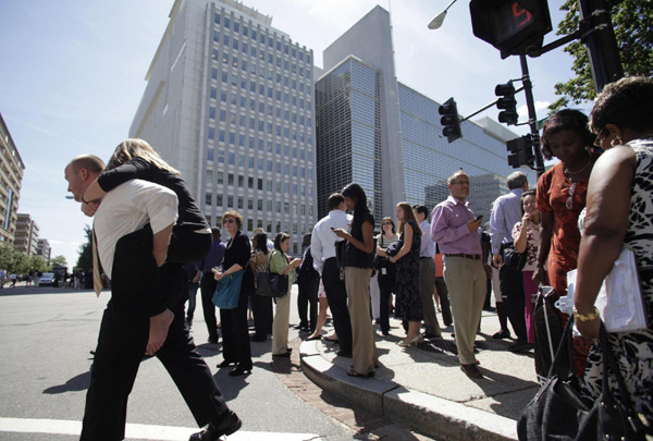 Strong quake hits US, no major damage