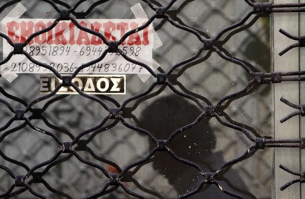 Greece says not considering referendum on euro Greece says not considering referendum on euro