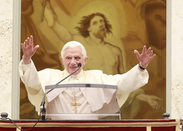 Pope Benedict XVI waves as he leads the Sunday angelus prayer from the balcony of his summer residence in Castelgandolfo in southern Rome Sept 18, 2011. Fellow German Christians criticise pope before trip