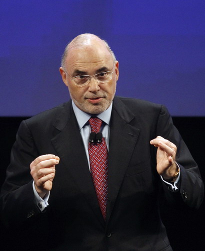Hewlett-Packard CEO Leo Apotheker delivers the keynote address at the HP Summit in San Francisco, California in this March 14, 2011 file photo. HP may oust CEO, hire eBay veteran - source