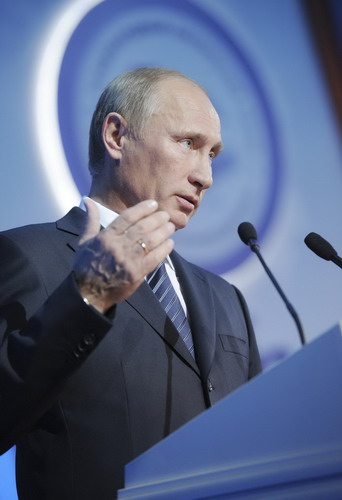 Russian Prime Minister Vladimir Putin makes a speech during an Arctic Forum meeting in Archangelsk Sept 22, 2011. Putin says Arctic trade route to rival Suez