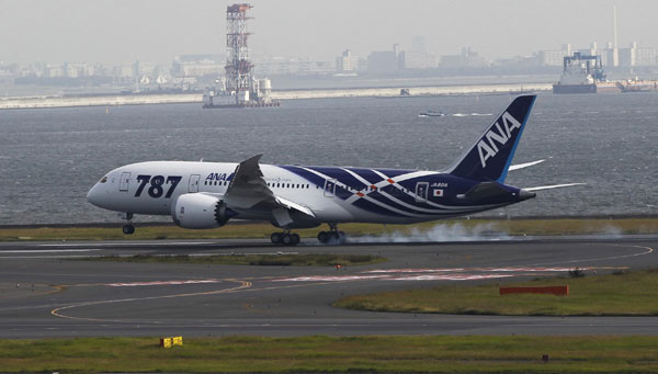 A Boeing 787 Dreamliner aircraft lands for delivery to All Nippon Airways (ANA) of Japan at Haneda airport in Tokyo Sept 28, 2011. First Boeing Dreamliner arrives in fortress Japan