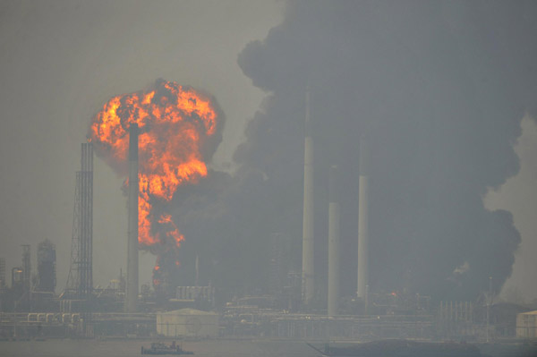 Fire fighting continues at Shell refinery