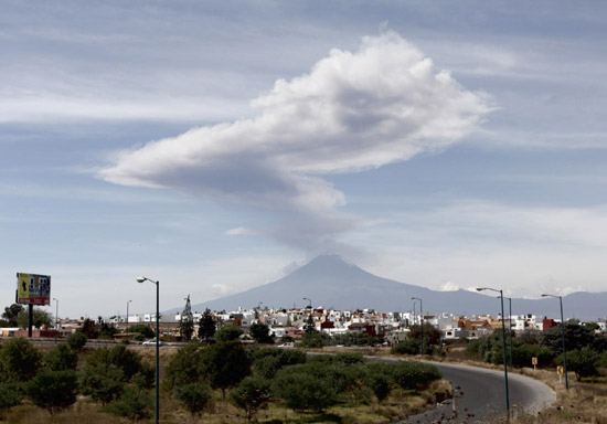 Volcano near Mexico City spews ash, smoke Volcano near Mexico City spews ash, smoke