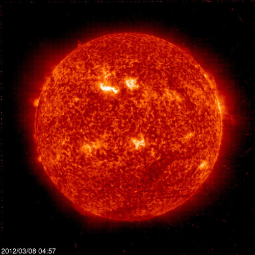 Strong solar storm heading for Earth