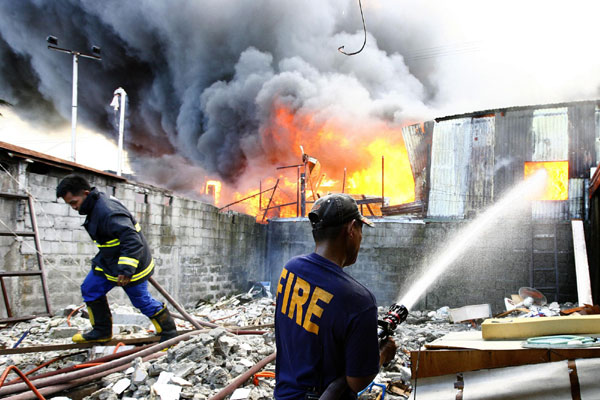 400 houses razed in Philippines fire