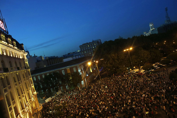Thousands demonstrate outside Spanish Congress