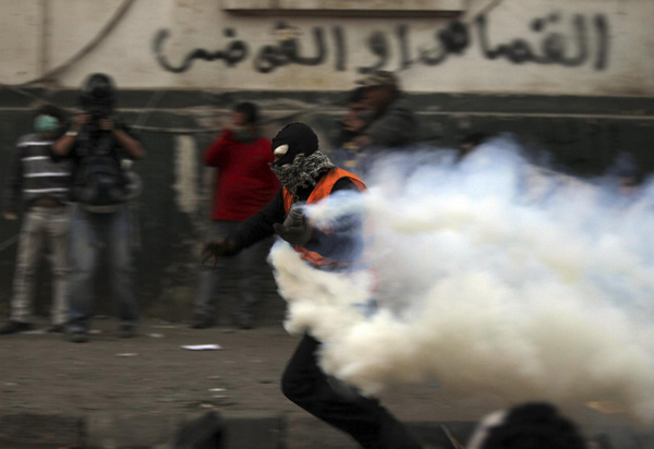 30 killed in Egypt riots after 21 sentenced to death