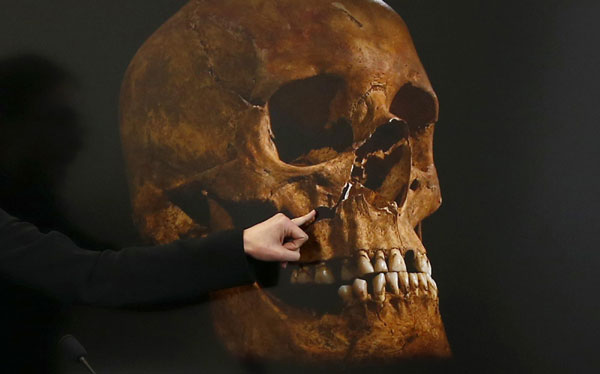 Archaeologists find body of English king in car park
