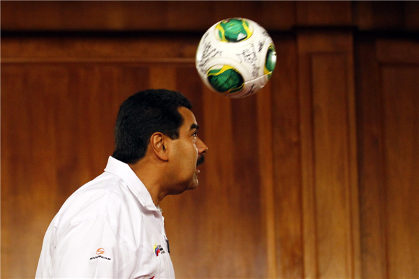 Venezuela's President Nicolas Maduro heads a ball during a news conference with Venezuela's Under-17 soccer team in Caracas, April 30, 2013. Venezuela's President meets Under-17 soccer team