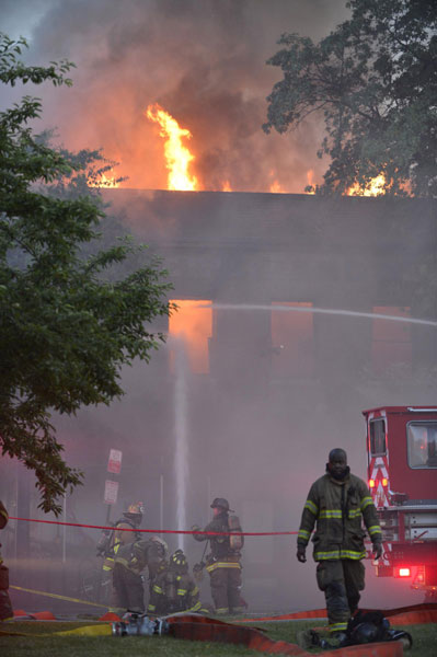 Fire breaks out in Washington hardware store
