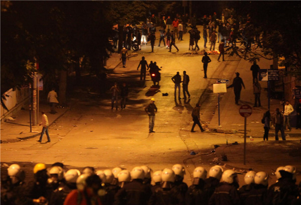Turkish police use tear gas to disperse demonstrators